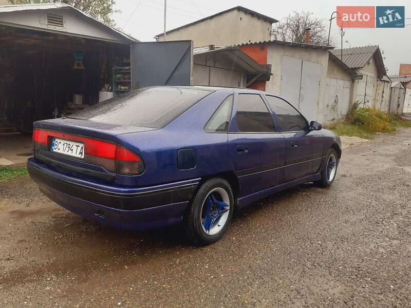 Лифтбек Renault Safrane 1993 в Черновцах