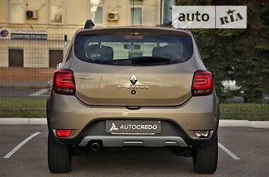 Хэтчбек Renault Sandero StepWay 2019 в 