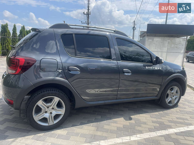 Хэтчбек Renault Sandero StepWay 2021 в 