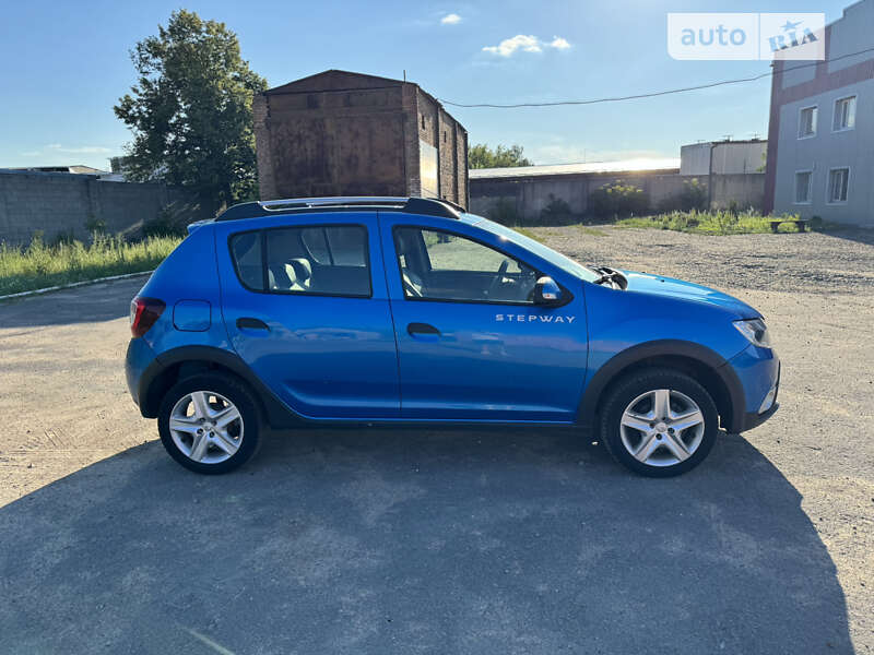 Хэтчбек Renault Sandero StepWay 2016 в Сарнах