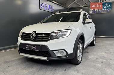 Хетчбек Renault Sandero StepWay 2019 в 