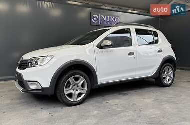Хетчбек Renault Sandero StepWay 2019 в 