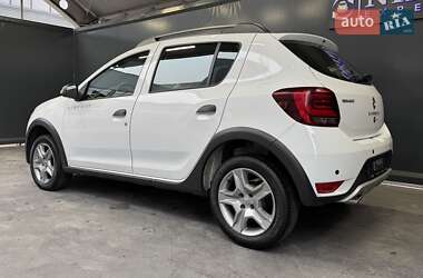 Хетчбек Renault Sandero StepWay 2019 в 