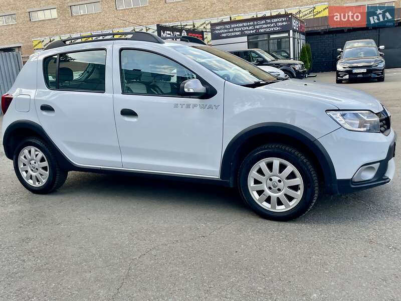 Хэтчбек Renault Sandero StepWay 2017 в Киеве