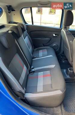Хэтчбек Renault Sandero StepWay 2019 в 