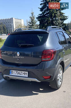 Хэтчбек Renault Sandero StepWay 2018 в 