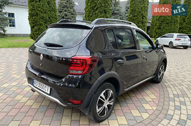 Хетчбек Renault Sandero StepWay 2019 в 