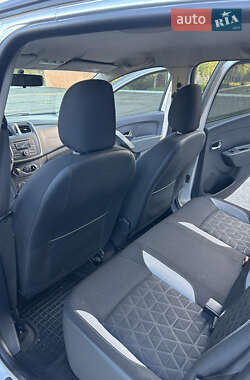 Внедорожник / Кроссовер Renault Sandero StepWay 2013 в 