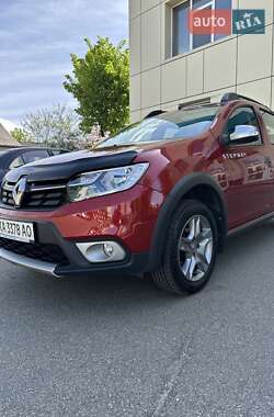 Хэтчбек Renault Sandero StepWay 2020 в 