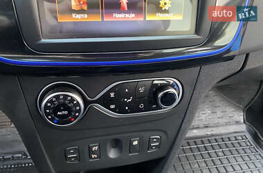 Хэтчбек Renault Sandero StepWay 2020 в 