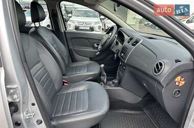 Внедорожник / Кроссовер Renault Sandero StepWay 2015 в 