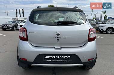Внедорожник / Кроссовер Renault Sandero StepWay 2015 в 