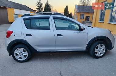Позашляховик / Кросовер Renault Sandero StepWay 2013 в 