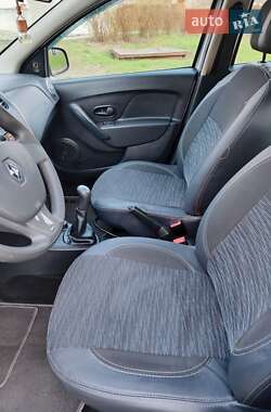 Позашляховик / Кросовер Renault Sandero StepWay 2013 в 