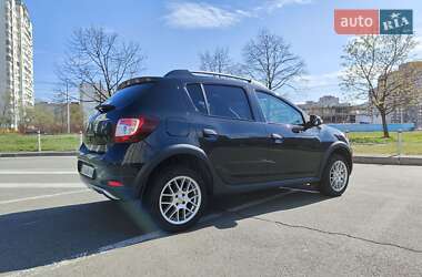 Позашляховик / Кросовер Renault Sandero StepWay 2013 в 