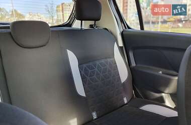 Позашляховик / Кросовер Renault Sandero StepWay 2013 в 