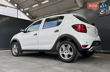 Хэтчбек Renault Sandero StepWay 2019 в 