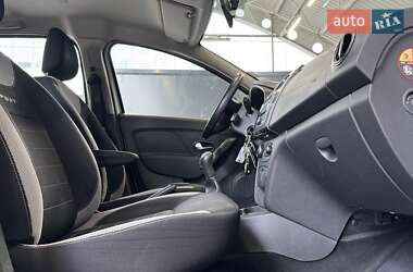 Хэтчбек Renault Sandero StepWay 2019 в 
