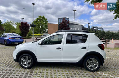 Хэтчбек Renault Sandero StepWay 2019 в 