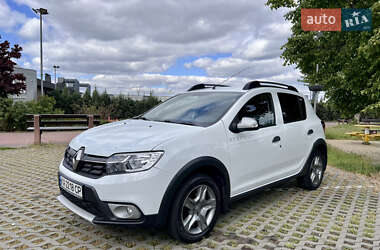 Хэтчбек Renault Sandero StepWay 2019 в 