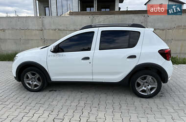 Хетчбек Renault Sandero StepWay 2019 в 