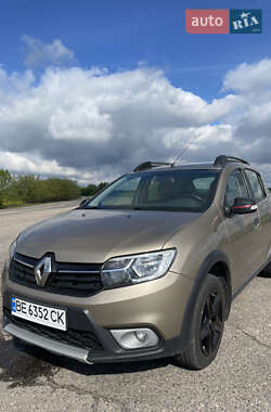 Хэтчбек Renault Sandero StepWay 2019 в 