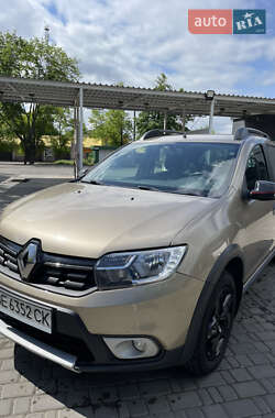 Хэтчбек Renault Sandero StepWay 2019 в 
