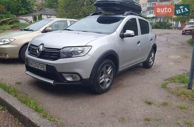 Хэтчбек Renault Sandero StepWay 2018 в 