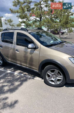 Хэтчбек Renault Sandero StepWay 2019 в 