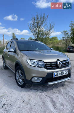 Хэтчбек Renault Sandero StepWay 2019 в 