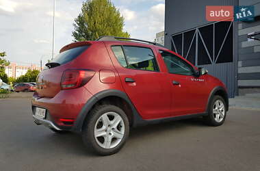 Хэтчбек Renault Sandero StepWay 2017 в 