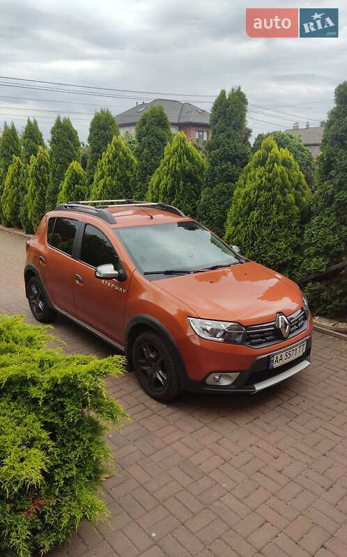 Хэтчбек Renault Sandero StepWay 2017 в 