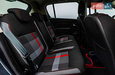 Хэтчбек Renault Sandero StepWay 2019 в 