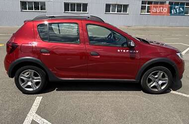 Хетчбек Renault Sandero StepWay 2019 в 