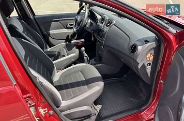 Хетчбек Renault Sandero StepWay 2019 в 