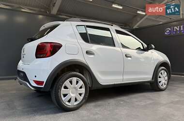 Хэтчбек Renault Sandero StepWay 2019 в 