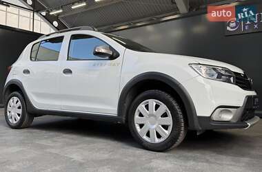 Хэтчбек Renault Sandero StepWay 2019 в 