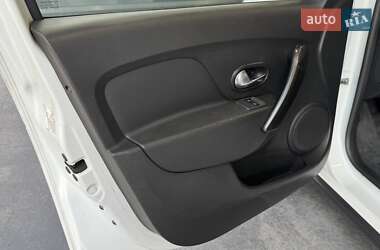 Хэтчбек Renault Sandero StepWay 2019 в 