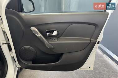 Хэтчбек Renault Sandero StepWay 2019 в 