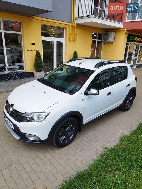 Хэтчбек Renault Sandero StepWay 2017 в Львове