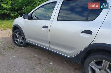 Хэтчбек Renault Sandero StepWay 2018 в 