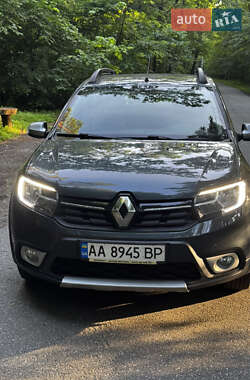 Хэтчбек Renault Sandero StepWay 2019 в 