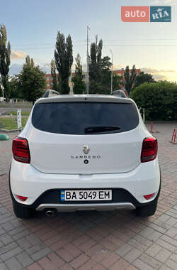 Хэтчбек Renault Sandero StepWay 2021 в 