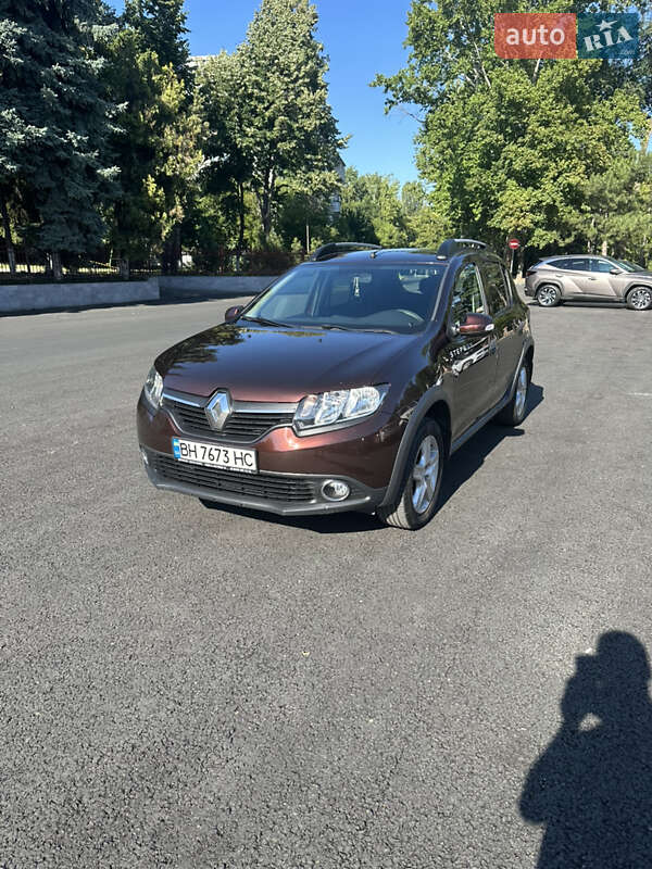 Хэтчбек Renault Sandero StepWay 2016 в 