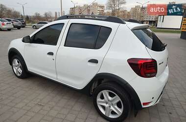 Хэтчбек Renault Sandero StepWay 2019 в 