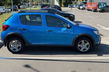 Хэтчбек Renault Sandero StepWay 2019 в 