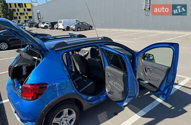 Хэтчбек Renault Sandero StepWay 2019 в 