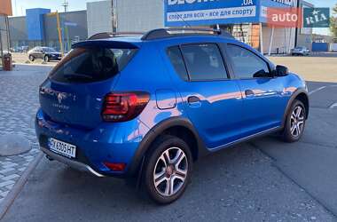 Хэтчбек Renault Sandero StepWay 2019 в 