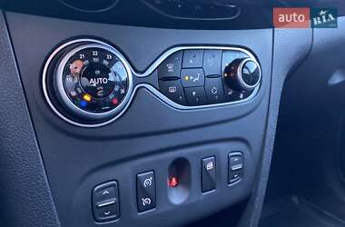 Хэтчбек Renault Sandero StepWay 2019 в 
