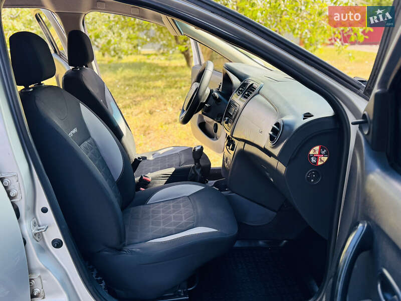 Внедорожник / Кроссовер Renault Sandero StepWay 2015 в Ромнах